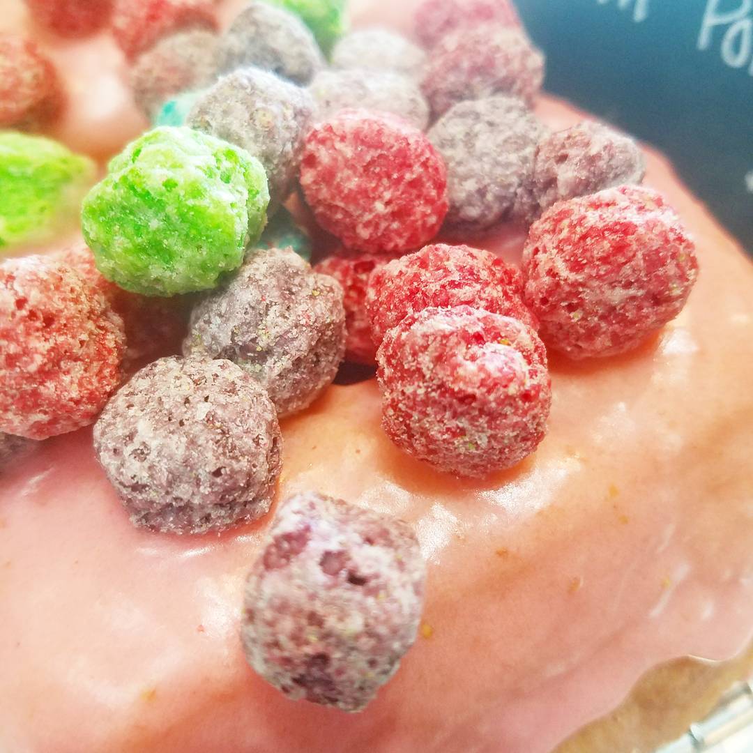 Pom Pom Doughnut…Strawberry Milkshake and our favorite Berry Berries…Open til 5pm 👍 @bellekitchenokc #doughnut