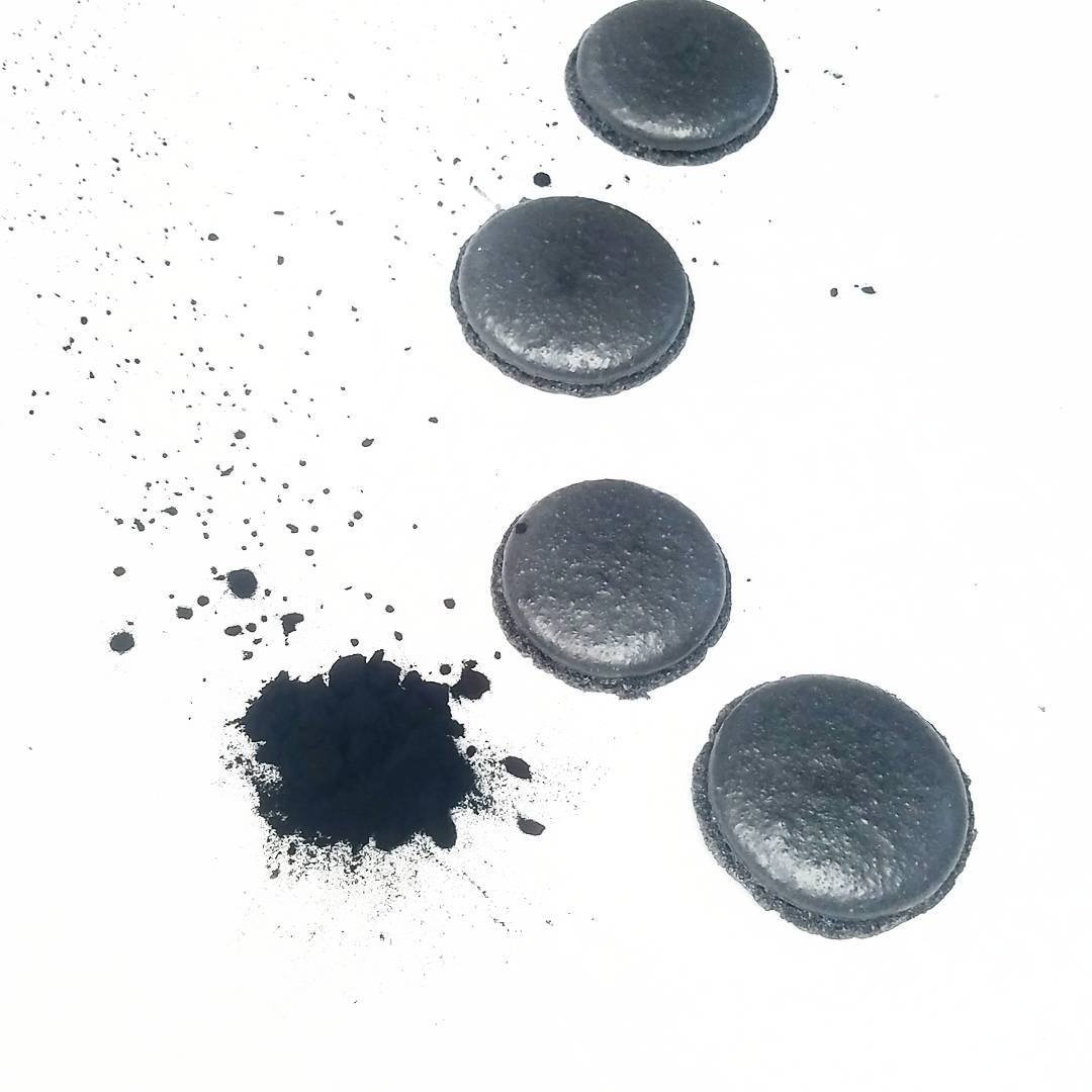 Black Macs…here is the scoop on black macarons…it takes A LOT of dye to get ’em black and results in gray lipped guests and party goers. Enter activated charcoal…a natural body cleanser and a natural way to get a stunning Black Mac! Look tomorrow for a beautiful Black Currant macaron in the Belle Kitchen case! @bellekitchenokc @bellekitchendd #macaron
