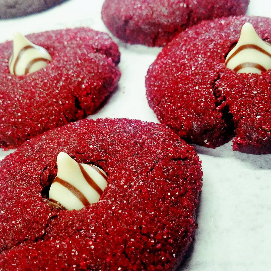 Red Velvet Cookies…NOW!!! Eat Cookies for Lunch ❤️
@bellekitchenokc #redvelvet #hugs #kids #pastry #handmade #eeeeeats #f52grams #instafood #instagood ##food #foodie #foodandwine #me #mio #keepitlocalok #okcmoms #Chocolate #Christmas #bakery