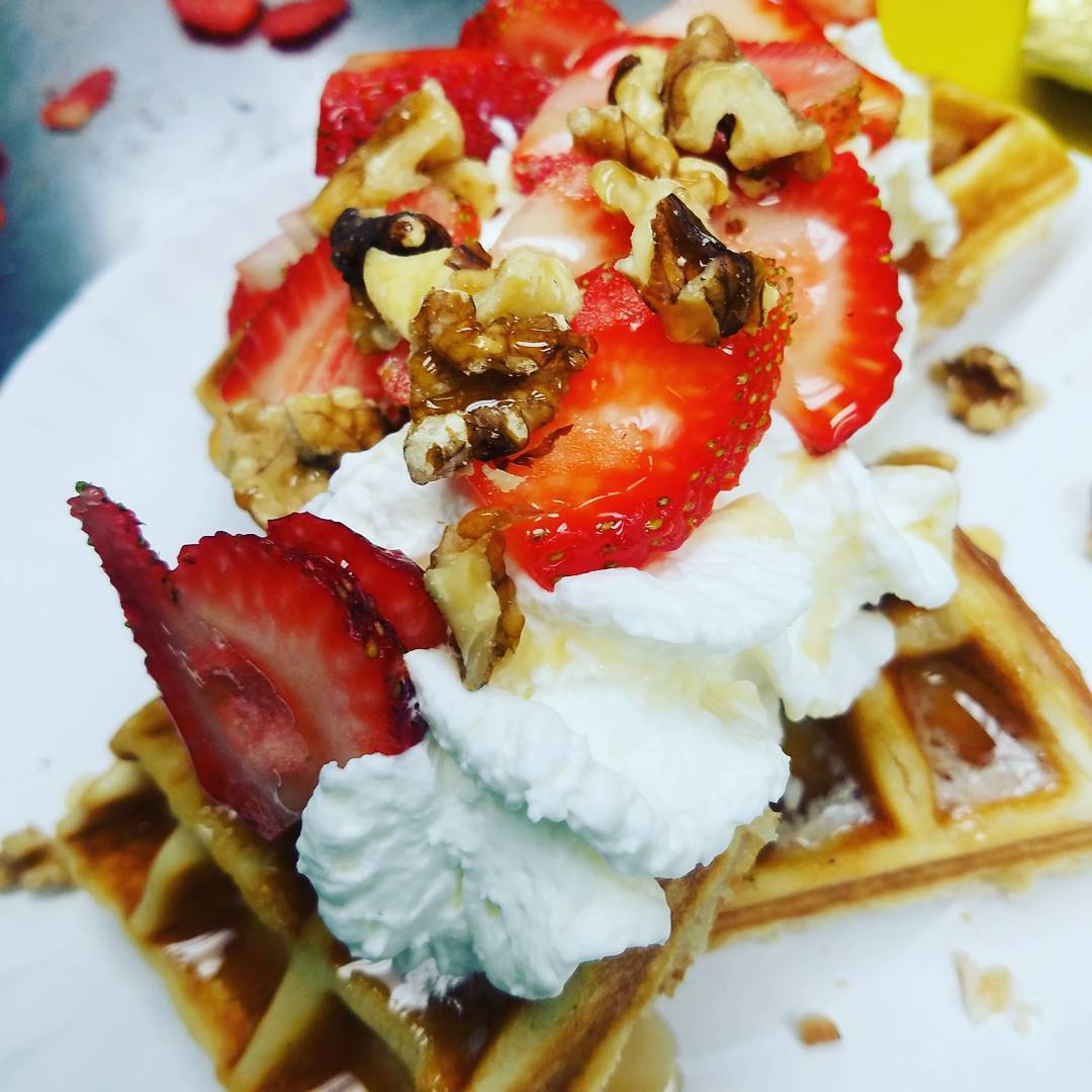 Or maybe this is BREAKFAST!!! 🍓
Whether it’s the Fruity Pebbles Fluff Sammie or this fully loaded real maple syrup Waffle…we are looking forward to seeing you Belle!

@bellekitchenokc #eats