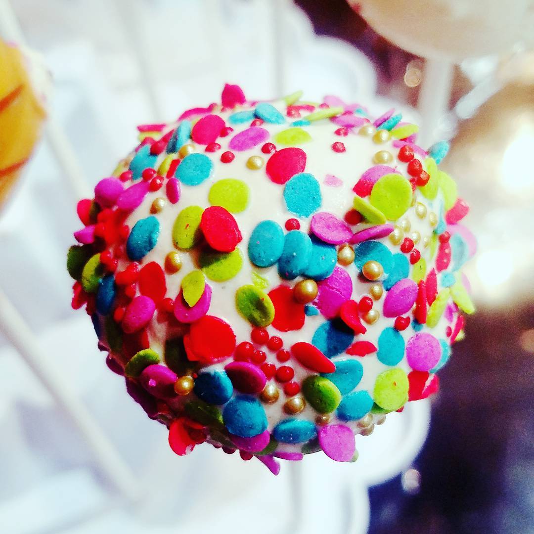 Cake Popped!!! New crop of these lovely, delicious, stunning chocolate cake bite full available now!

@bellekitchenokc #pastry #sprinkles #glitter #cakepops #cakepop #handmade #eeeeeats #f52grams #instafood #food #foodie #keepitlocalok #pretty #zagat #foodporn #foodpics #foodphotography #okc #okcmoms #nom #beautiful #bellekitchen