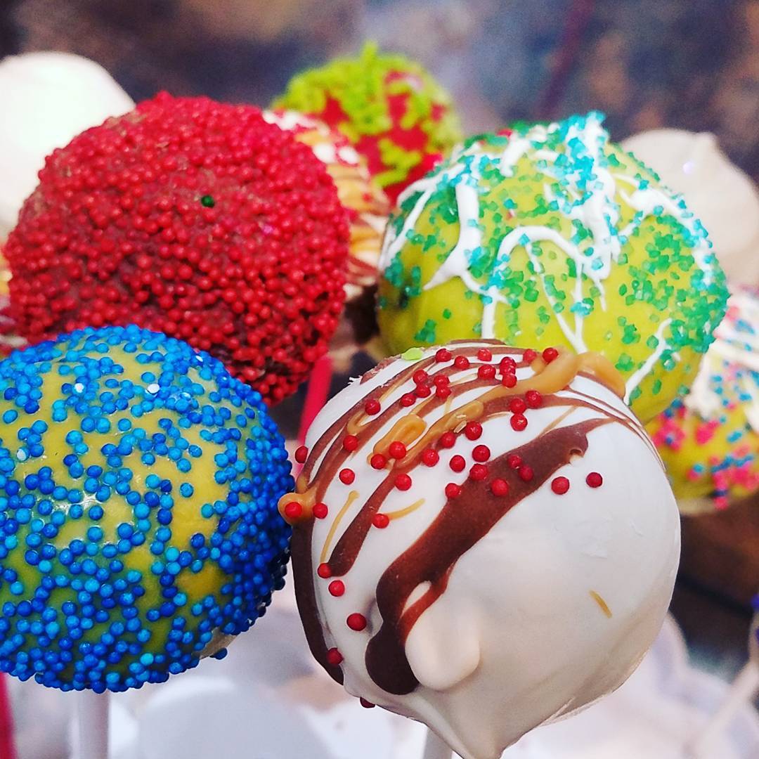 Cake Popped!!! We are lovin’ these colors!
@bellekitchenokc #pastry #Christmas #handmade #eeeeeats #f52grams #instafood #food #foodie #keepitlocalok #pretty #instagood #yum #yummy #yes #foodporn #need #want #okc #fresh #real #foodpic #foodporn #foodphotography #beautiful #bellekitchen