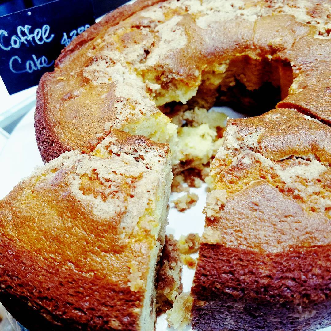 Belle Sour Cream Coffee Cake with Streusel…super delicious 😍
@bellekitchenokc #pastry #coffeecake #sourcream #eeeeeats #f52grams #instafood #food #foodie #zagat #foodporn #foodpics #foodphotography #okc #okcmoms #nom #beautiful #bellekitchen