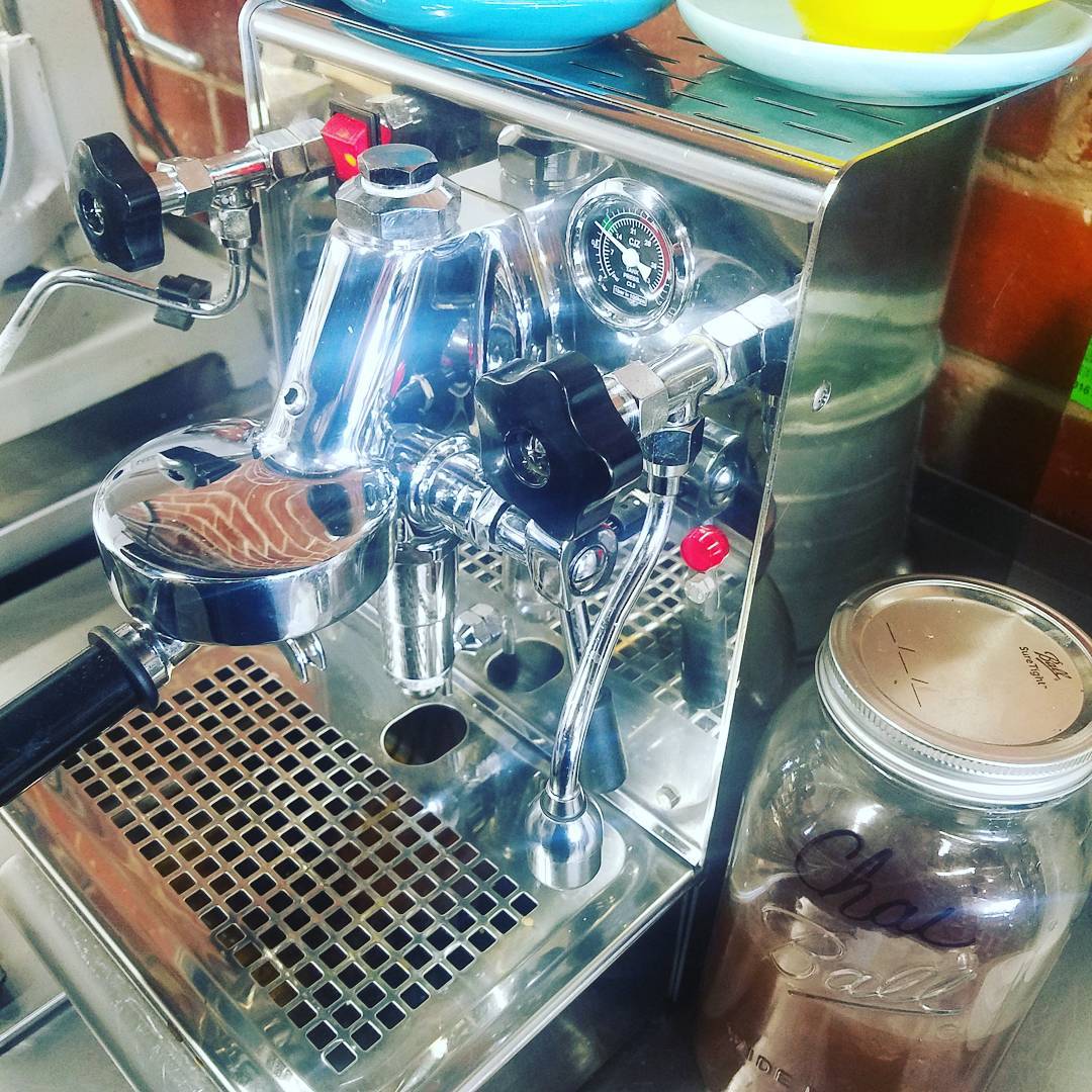 Espresso Joy! Yup…it’s completely MANUAL and makes the most amazing cuppa of @leapcoffeeroasters Joe!
☕
@bellekitchenokc #coffee #espresso #americano #cappuccino #matcha #chai #mocha #breve #joe #joy #keepitlocalok #travelok #beautiful #bellekitchen