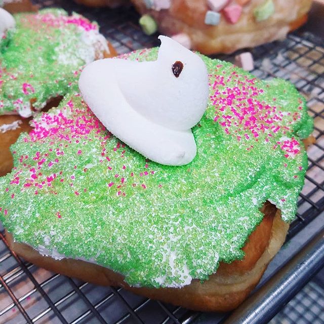 Little Dough Peep!
🐣
@bellekitchenokc @bellekitchendd #easter #doughnut #doughnuts #donut #donuts #okc #fresh #real #handmade #eeeeeats #f52grams #instafood #instagood #travelok #sweet #beautiful #bellekitchen