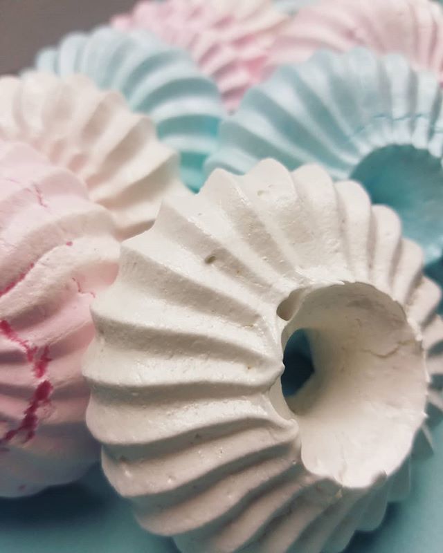 Sultan Meringues.
🏵️
These unique and lovely meringues are created with an absolutely enormous piping tip that is actually a tip within a tip. The result is this gentle ribbing with a hole in the middle. It reminds me of the bone white sea urchins on the beach. So beautiful.
🏵️
@bellekitchenokc #pastry #meringue #sultan #pastel #pink #zen #f52grams #zagat #okc #bonappetit #cookingchannel #foodpics #instafood #instagood #treats #yummy #nom #okcmoms #love #beautiful #bellekitchen